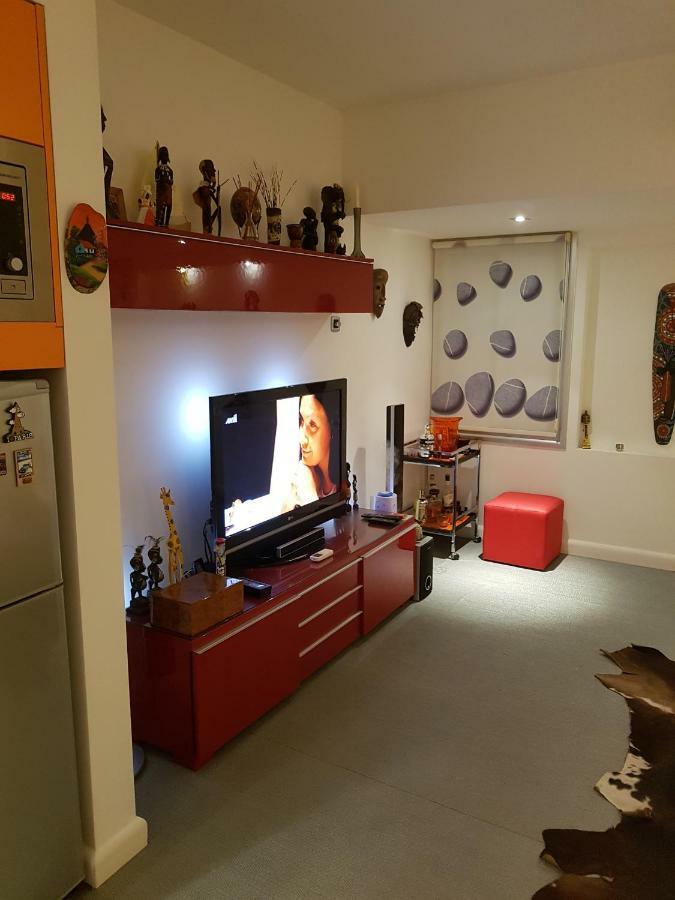 Sylvias Art Studio Apt Айя Напа Екстериор снимка